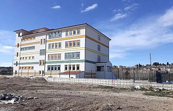 Vaiz-Pinari-8-derslikli-okul-yapim-isi-1