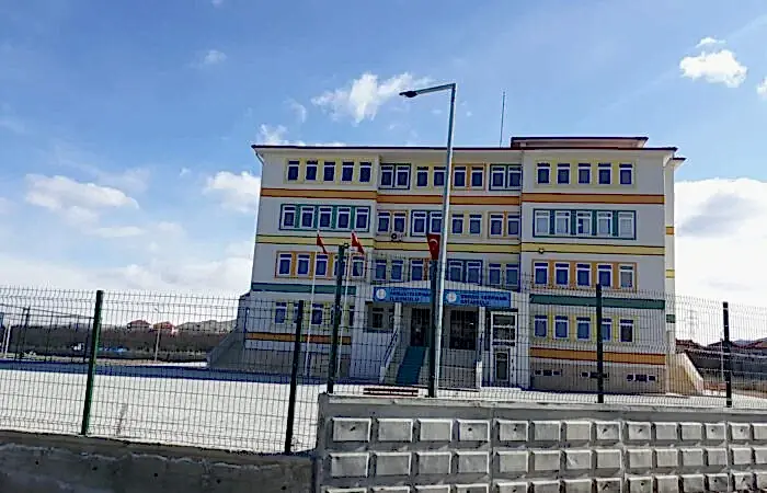 Vaiz-Pinari-8-derslikli-okul-yapim-isi-3